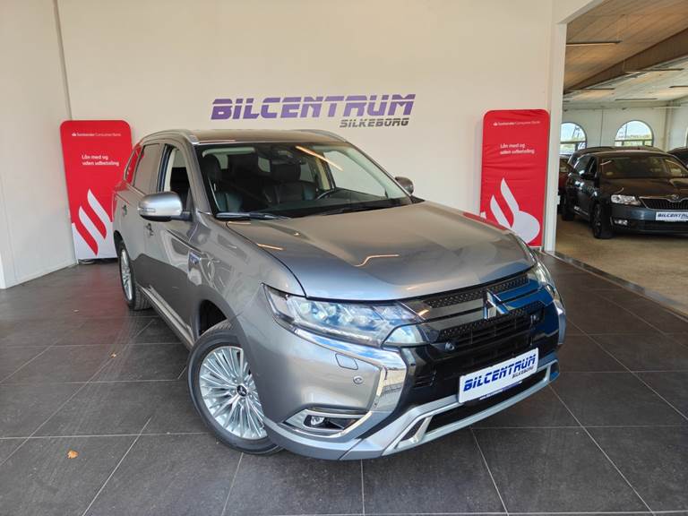 Mitsubishi Outlander 2,4 PHEV Limited CVT 4WD