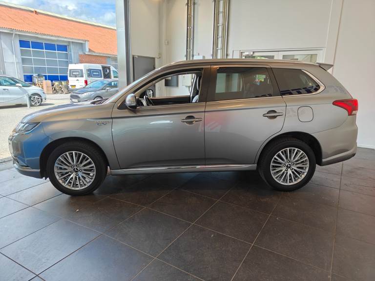 Mitsubishi Outlander 2,4 PHEV Limited CVT 4WD