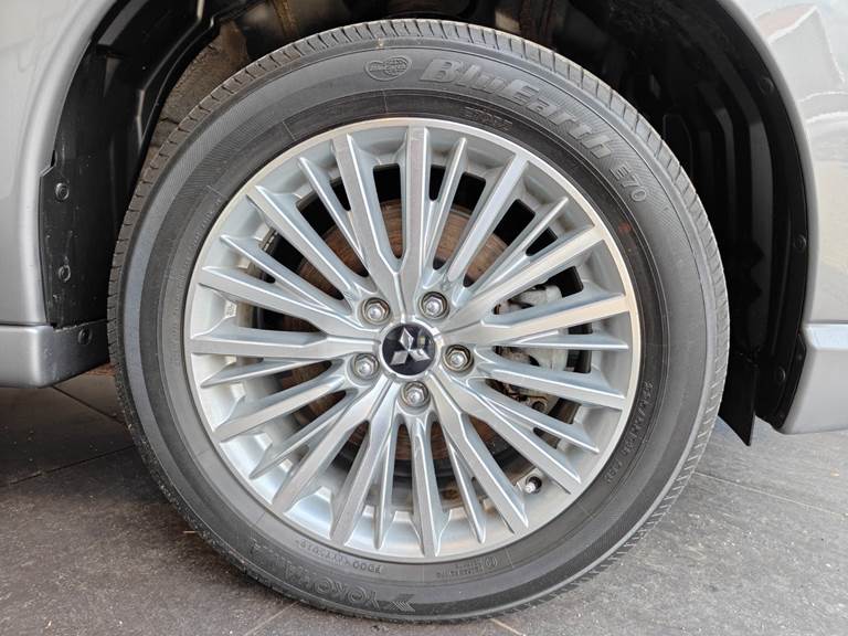 Mitsubishi Outlander 2,4 PHEV Limited CVT 4WD