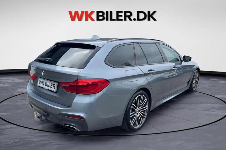 Grå BMW 530d fra 2018