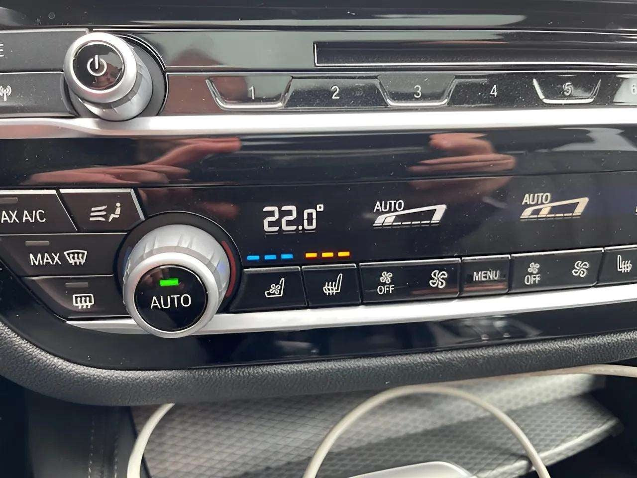 Grå BMW 530d fra 2018