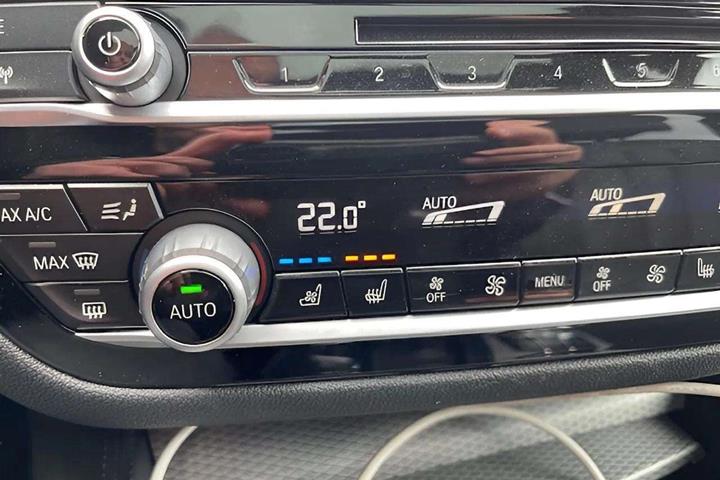 Grå BMW 530d fra 2018