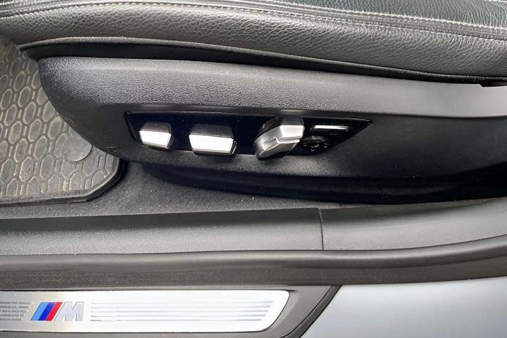 Grå BMW 530d fra 2018