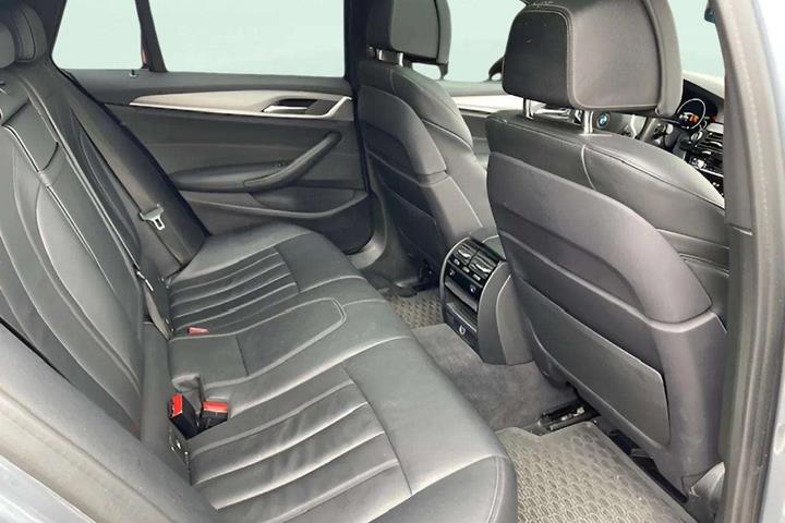 Grå BMW 530d fra 2018