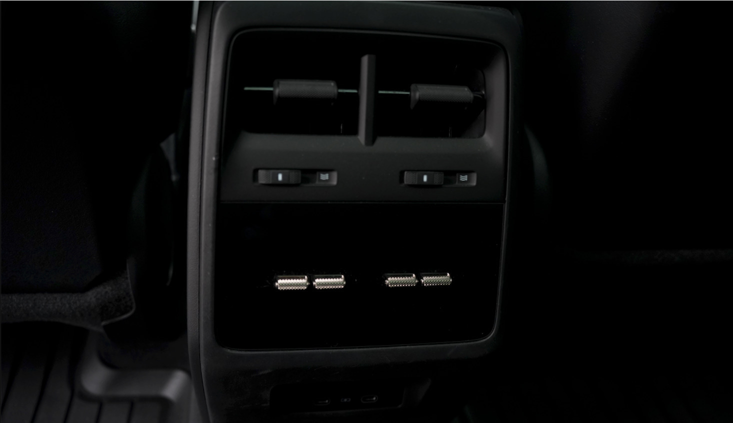 Grøn Porsche Macan Turbo fra 2024