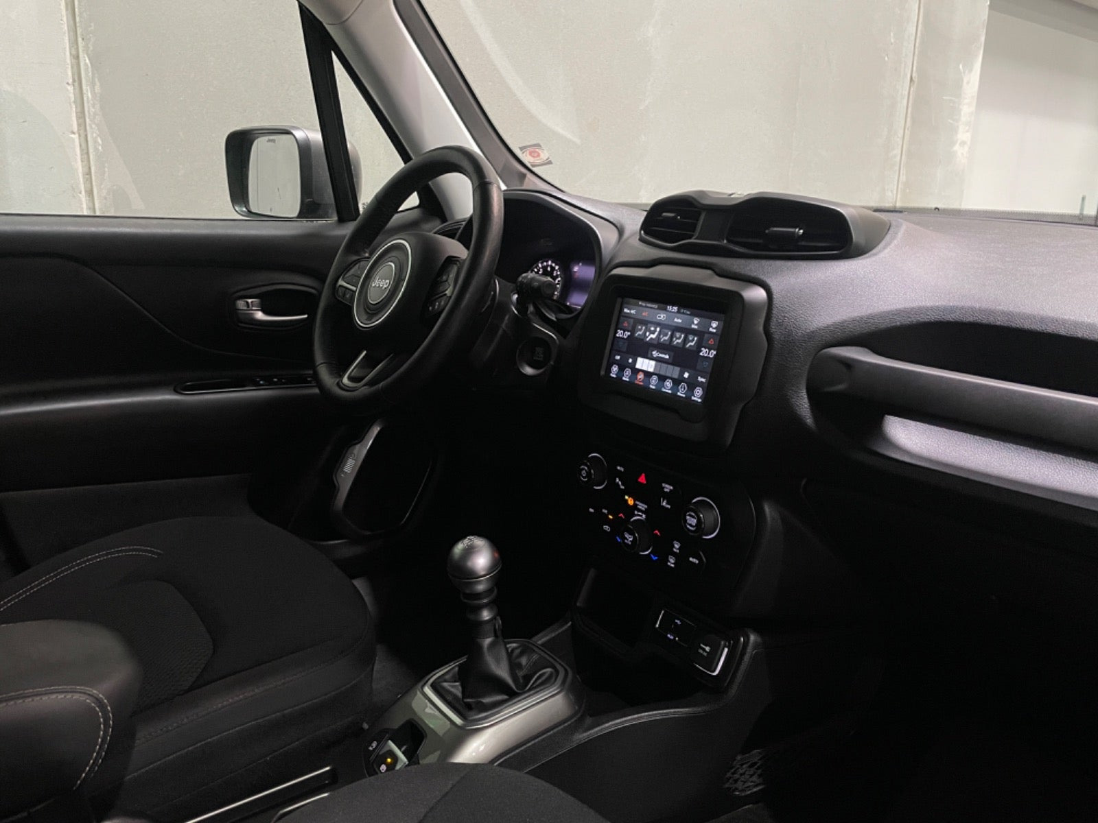 undefined Jeep Renegade fra 2020 set indefra