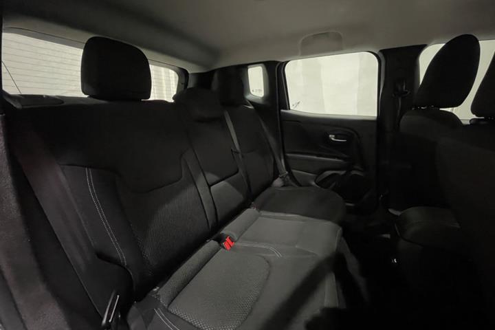 undefined Jeep Renegade fra 2020 set indefra