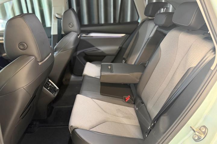 Turquoise Skoda Enyaq fra 2021
