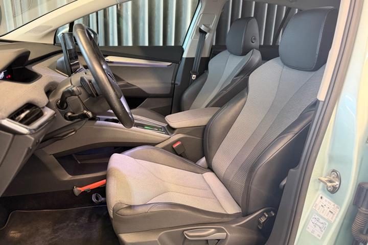Turquoise Skoda Enyaq fra 2021