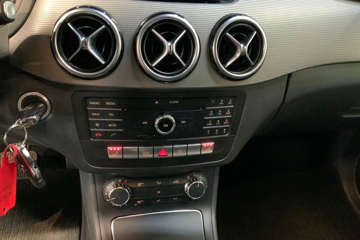 Grå Mercedes B180 d fra 2016