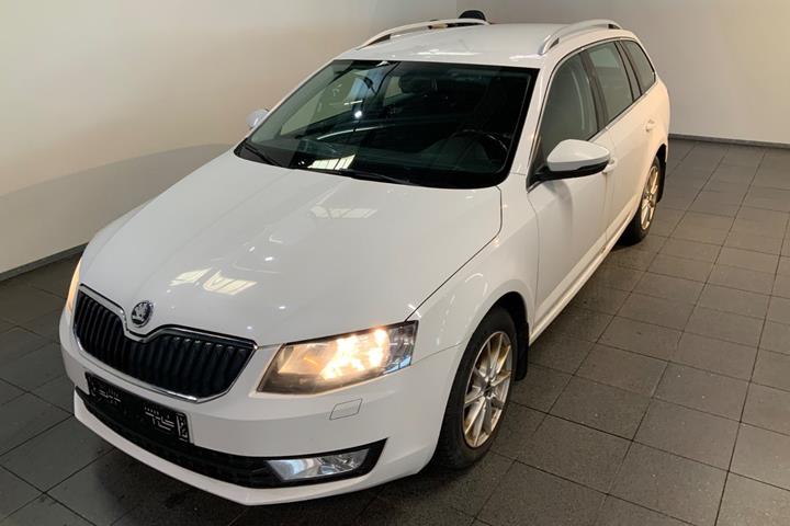 Hvid Skoda Octavia fra 2015 set udefra