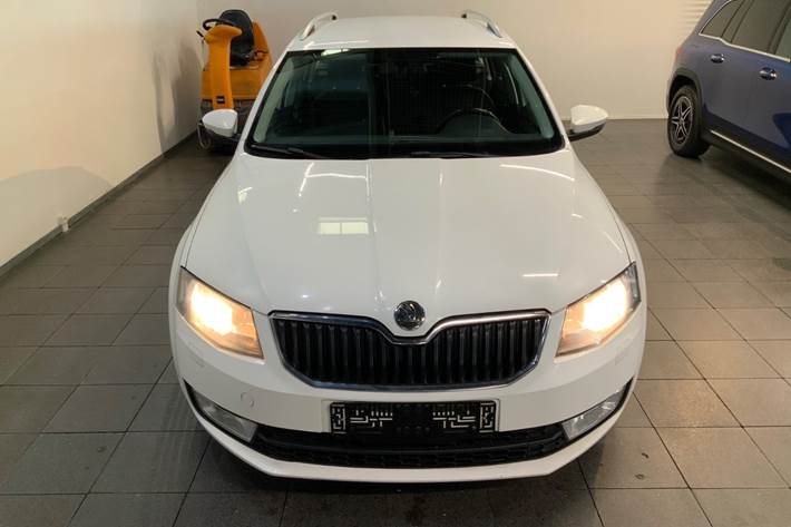 Hvid Skoda Octavia fra 2015