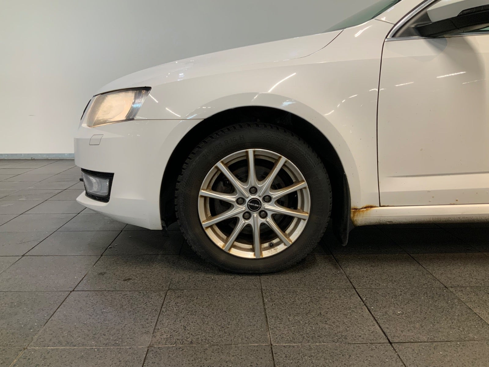 Hvid Skoda Octavia fra 2015