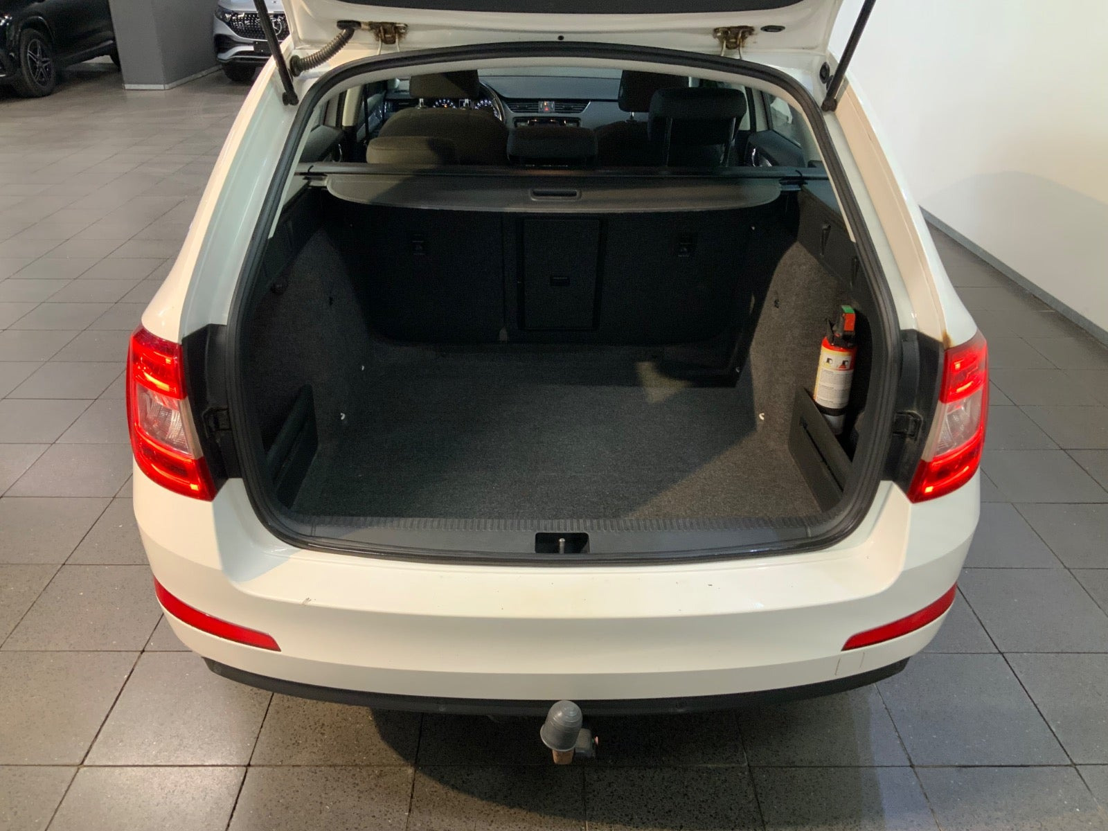 Hvid Skoda Octavia fra 2015