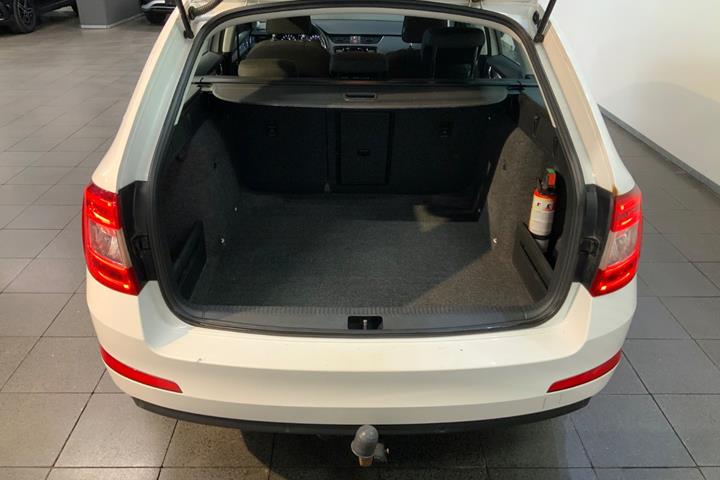 Hvid Skoda Octavia fra 2015