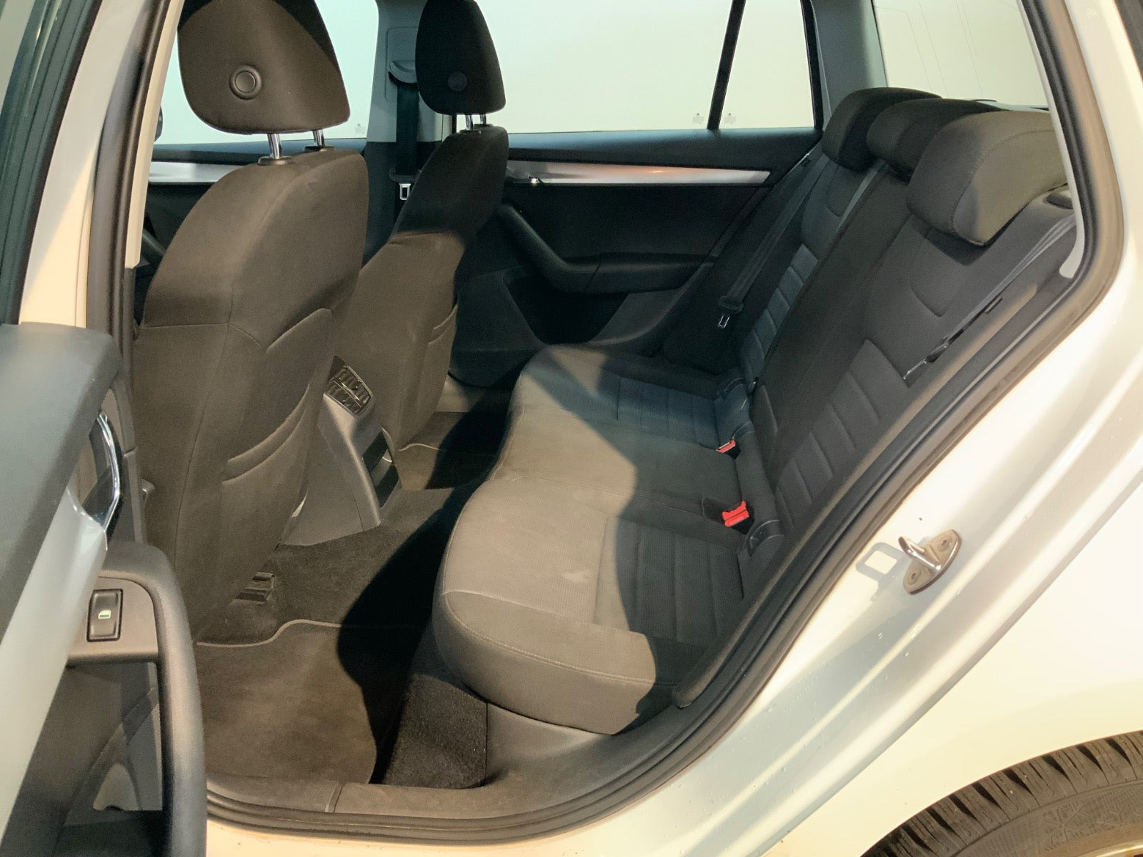 Hvid Skoda Octavia fra 2015