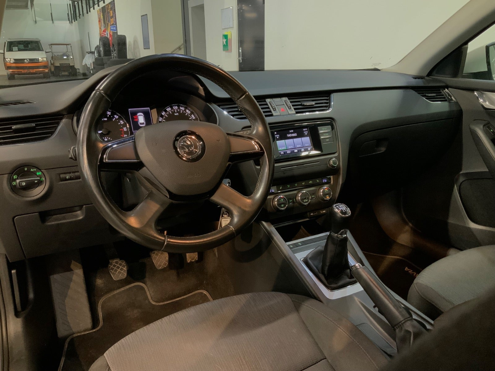 Hvid Skoda Octavia fra 2015