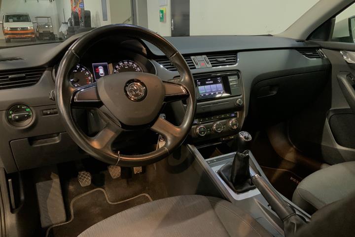 Hvid Skoda Octavia fra 2015