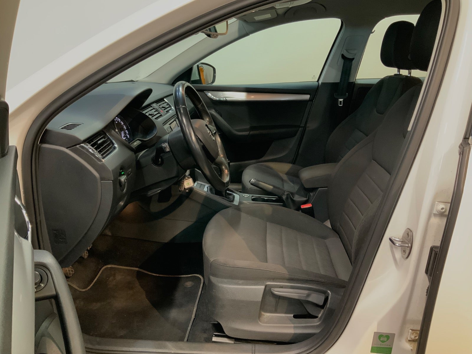 Hvid Skoda Octavia fra 2015