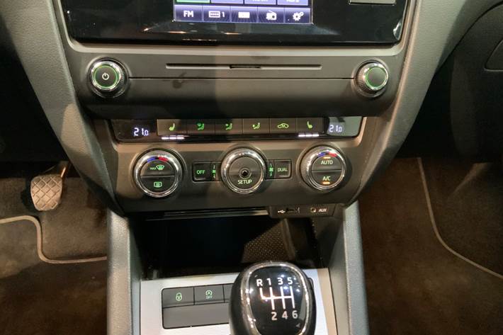 Hvid Skoda Octavia fra 2015