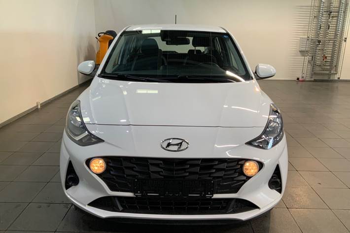 Hvid Hyundai i10 fra 2022
