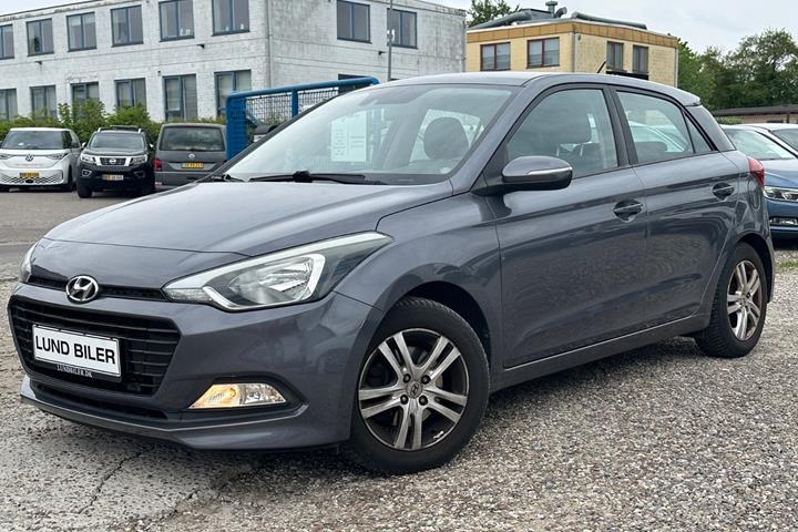 Grå Hyundai i20 fra 2018