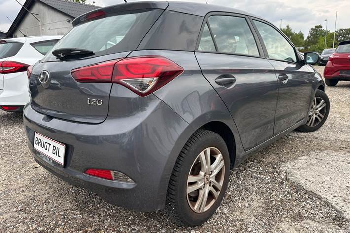 Grå Hyundai i20 fra 2018