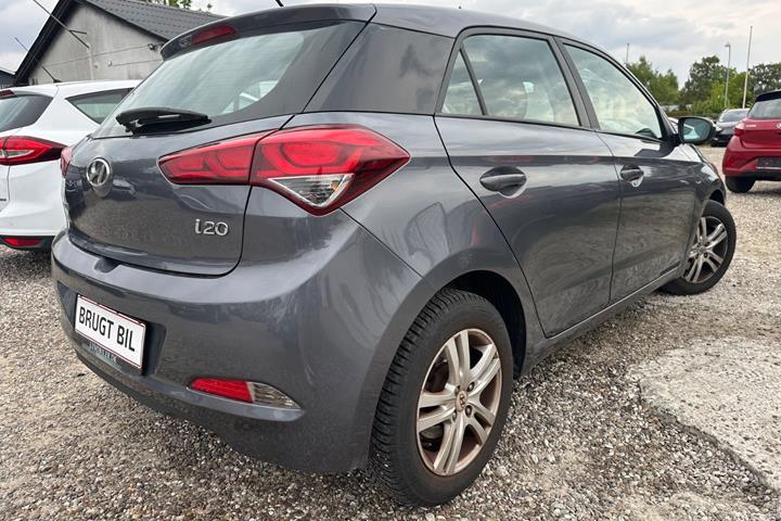 Grå Hyundai i20 fra 2018