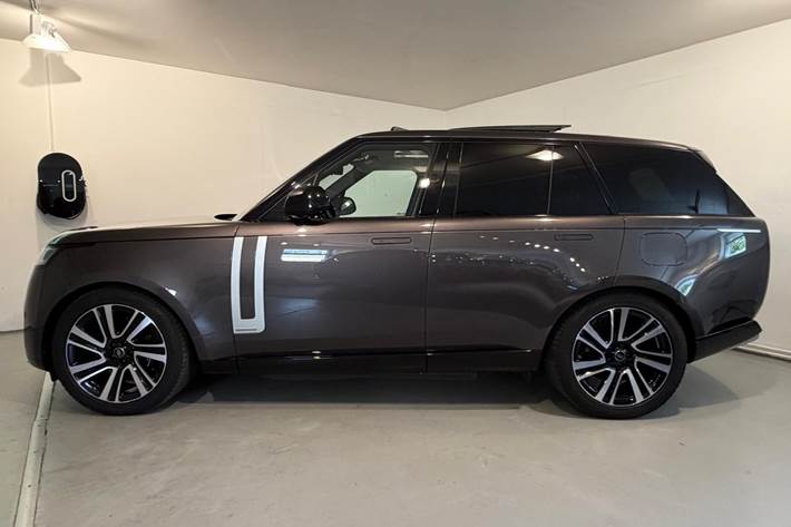 Grå Land Rover Range Rover fra 2023