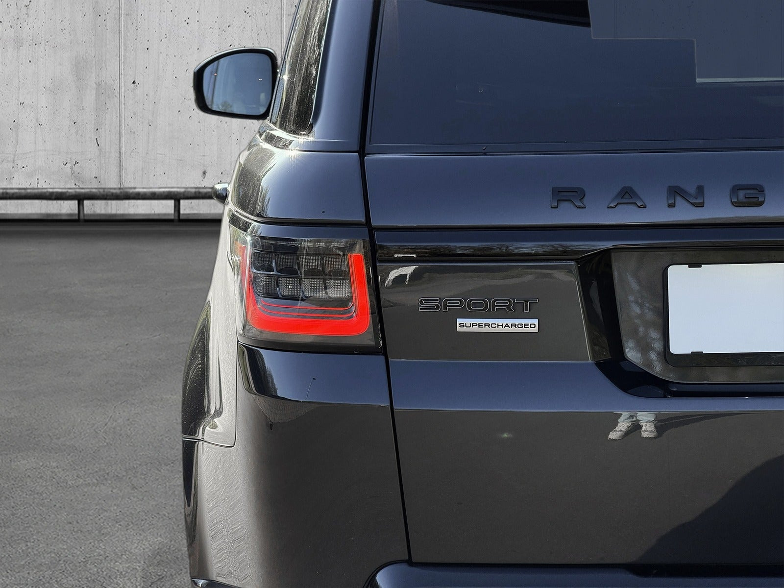 Grå Land Rover Range Rover sport fra 2019