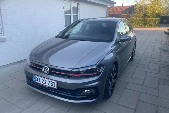 Grå VW Polo fra 2020