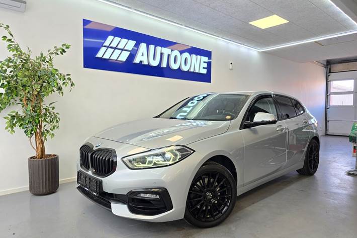 Sølv BMW 118i fra 2020