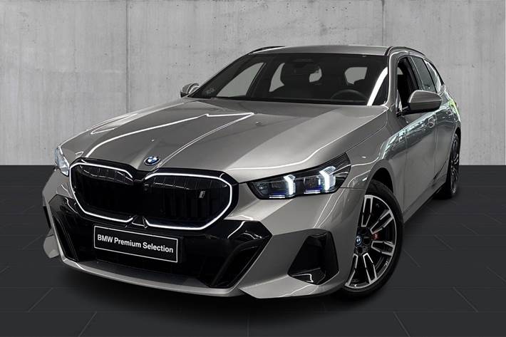 Orange BMW i5 fra 2024