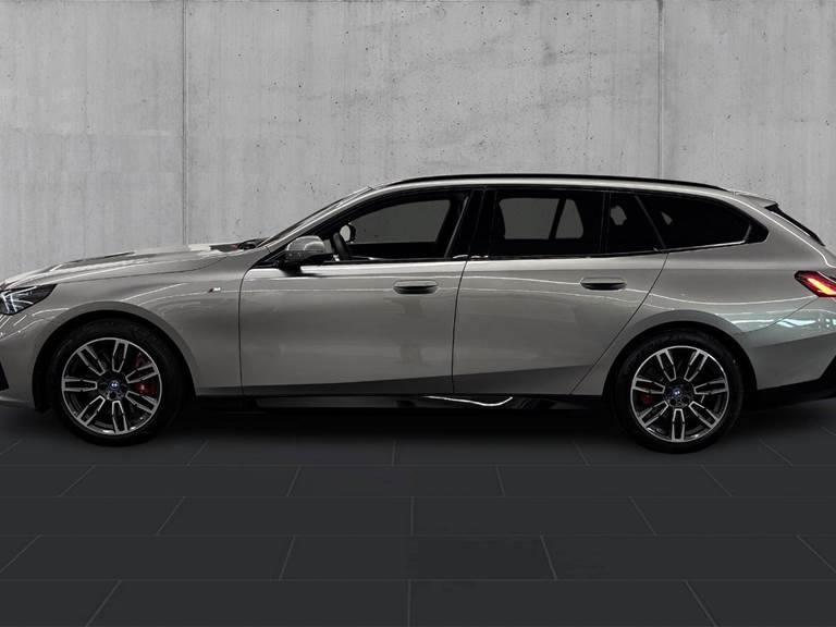 BMW i5 eDrive40 Touring Fully Charged M-Sport