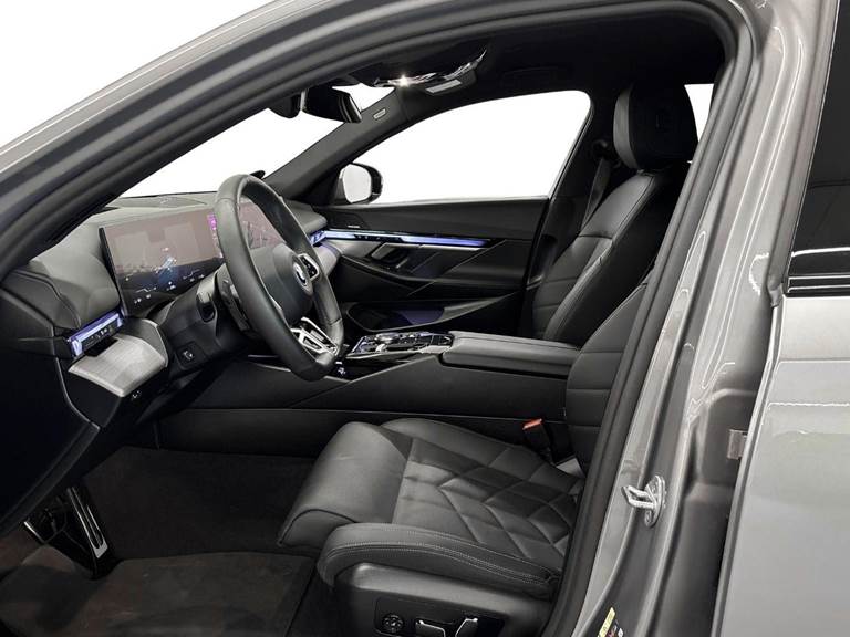 BMW i5 eDrive40 Touring Fully Charged M-Sport