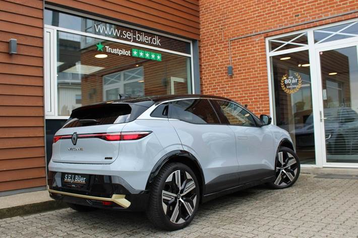 Grå Renault Megane E-Tech fra 2024