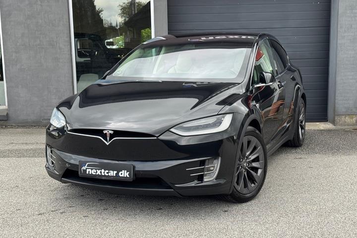 Sort Tesla Model X fra 2018 set udefra
