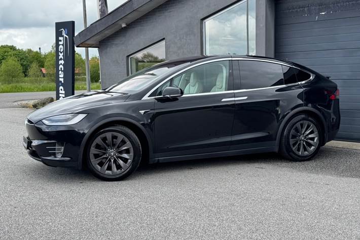 Sort Tesla Model X fra 2018