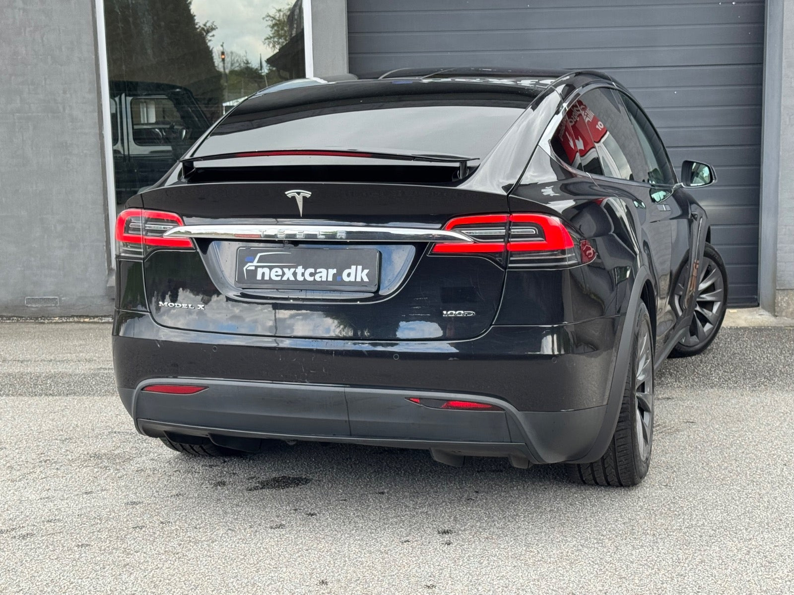 Sort Tesla Model X fra 2018