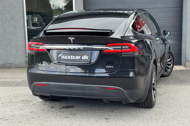 Sort Tesla Model X fra 2018