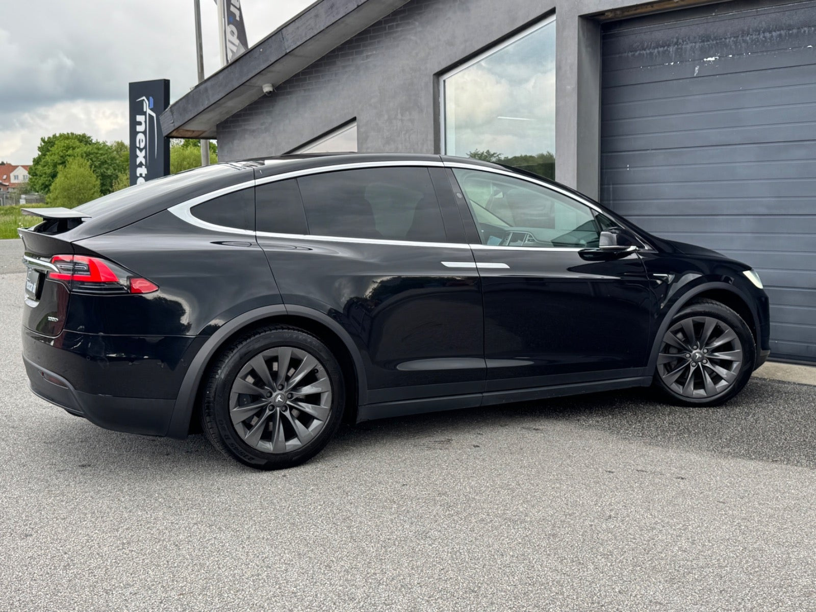 Sort Tesla Model X fra 2018