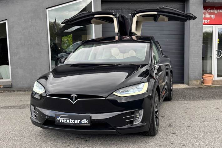 Sort Tesla Model X fra 2018