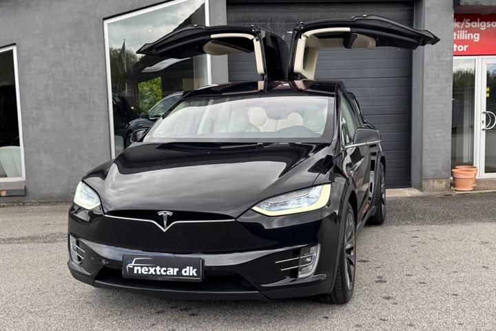 Sort Tesla Model X fra 2018