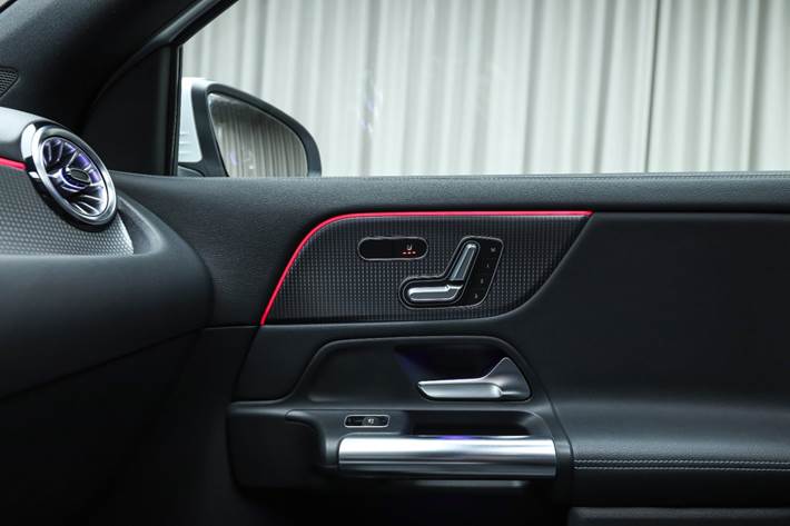 Hvid Mercedes GLA250 e fra 2022