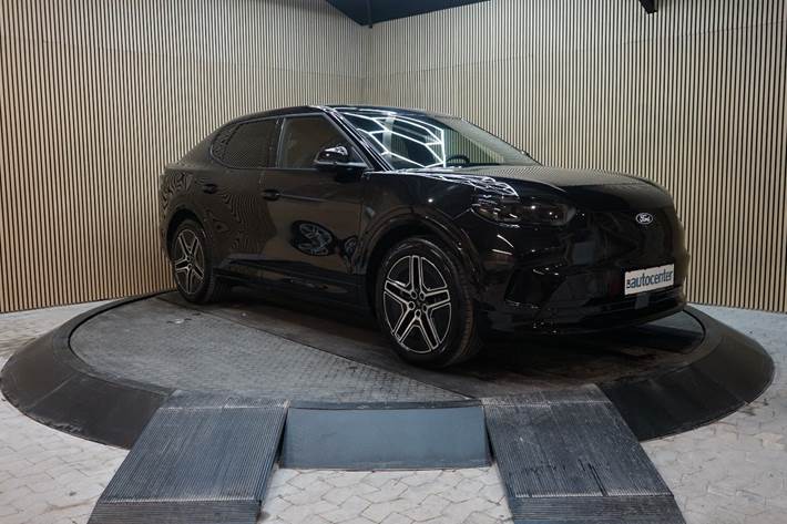 Sort Ford Capri fra 2025