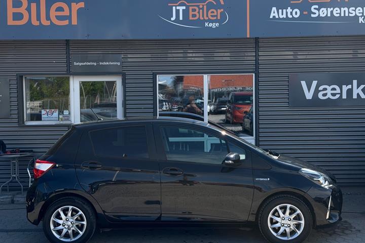 Sort Toyota Yaris fra 2017