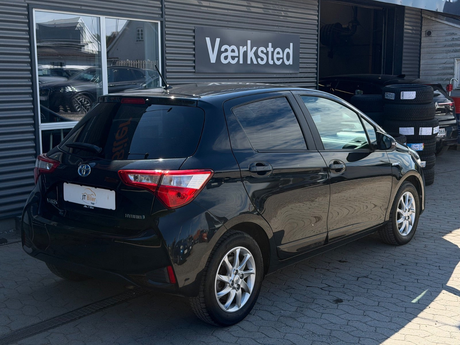 Sort Toyota Yaris fra 2017