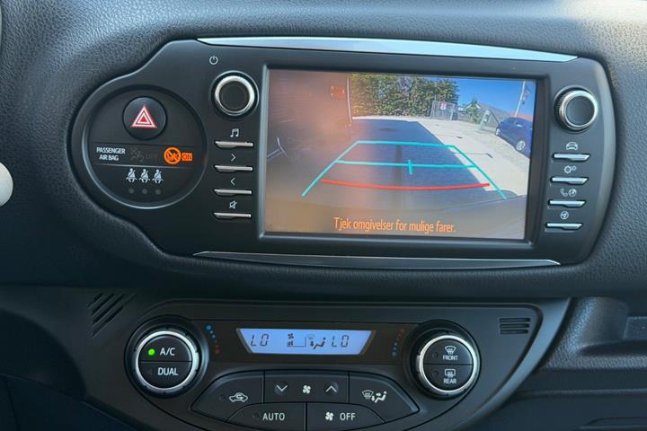 Sort Toyota Yaris fra 2017