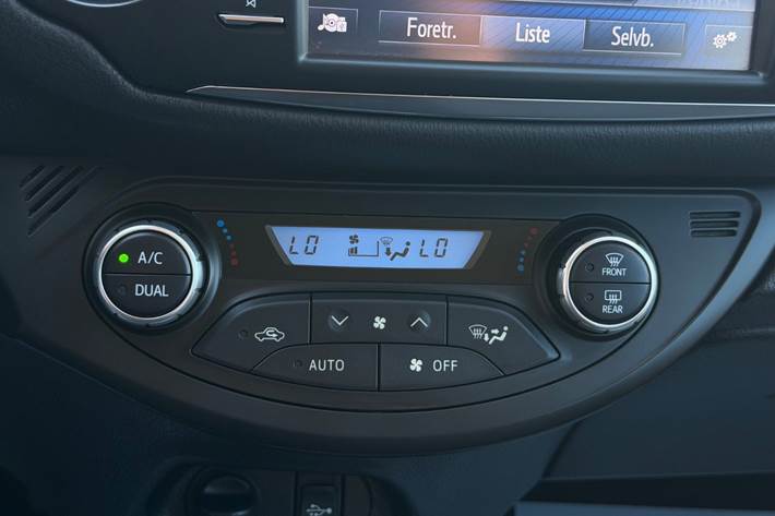 Sort Toyota Yaris fra 2017