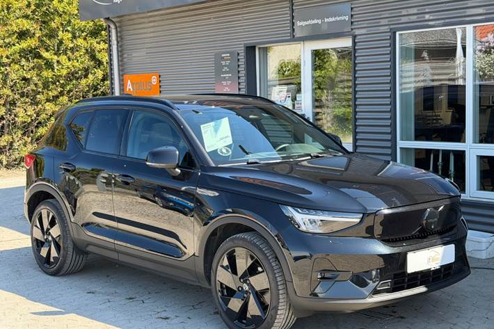 Sort Volvo EX40 fra 2025 set udefra